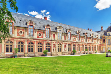 Suburban Residence of the France Kings - beautiful Chateau Fonta