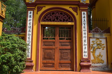 Fototapeta na wymiar golden Biddhism temple entrance for nun