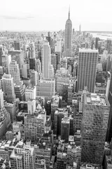 Selbstklebende Fototapeten Blick auf die Skyline von Midtown Manhattan New York City in monochromen Schwarzweiß © lazyllama