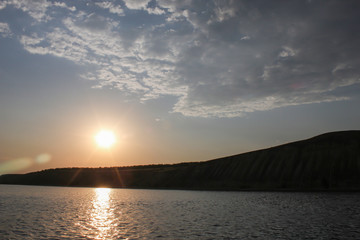 Закат солнца на реке Волге