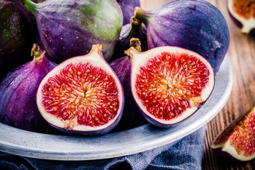 Fresh ripe figs in a bowl closeup
