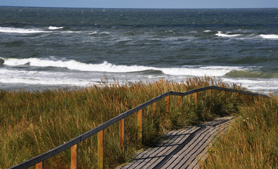 Fototapeta premium Sylt - Steg bei Rantum auf dem Weg zum Meer-Erholung pur