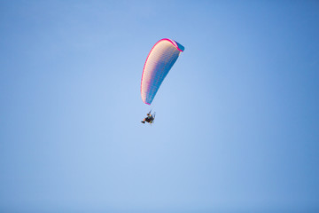 Dans les airs