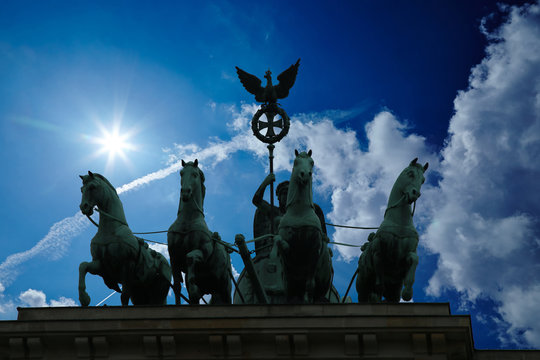 Brandenburger Tor Mit Quadriga In Berlin