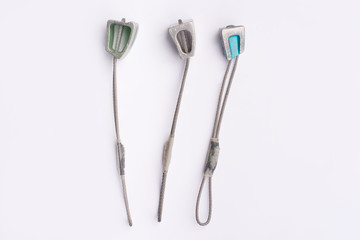 Drei Klemmkeile zum Klettern und selbst absichern