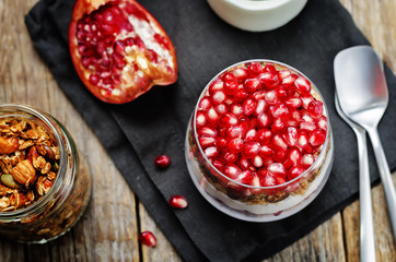 Greek yogurt granola Pomegranate parfait