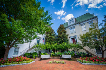 Houses and benches in Alexandria, Virginia.