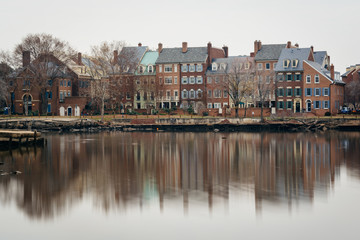 Fototapeta na wymiar Old buildings along the Potomac River waterfront, in Alexandria,