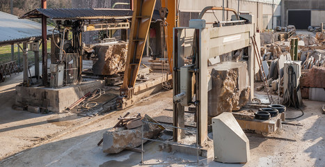 Machines for cutting marble blocks into slabs for the constructi