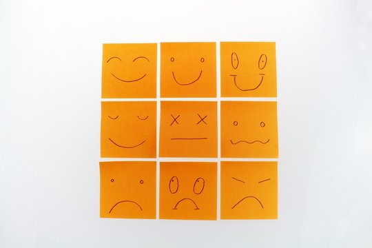Post it bemalt mit smilies 
