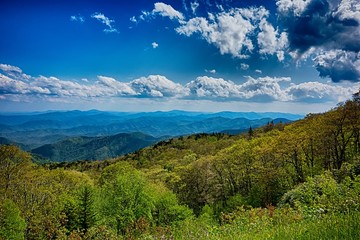 Obraz premium driving by overlooks along blue ridge parkway