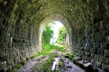 Tableaux ronds sur plexiglas Tunnel Long underground brick tunnel