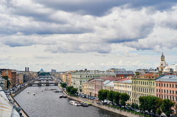 Река Фонтанка в Санкт-Петербурге, вид с крыши на мосты...