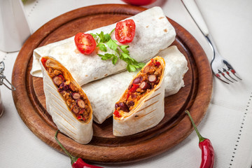 Burritos filled wiht minced meat, bean and vegetables.