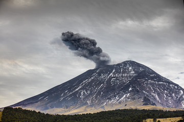 Popocatepetl mir Rauchfahne
