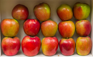 red apple healthy fresh fruit stall market.