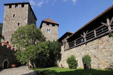 Fototapeta na wymiar Castel Tirolo - Merano: cortile interno