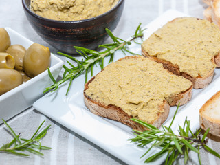 Tapenade de aceitunas verdes