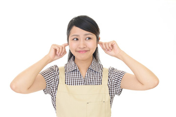 Fototapeta premium 耳を塞ぐ主婦