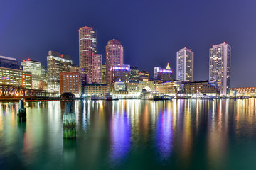 Fototapeta na wymiar Boston Harbor and Skyline