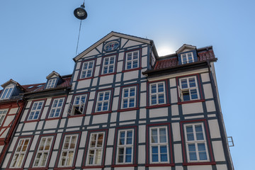 Fototapeta na wymiar Saniertes Fachwerkhaus in der Altstadt von Göttingen 