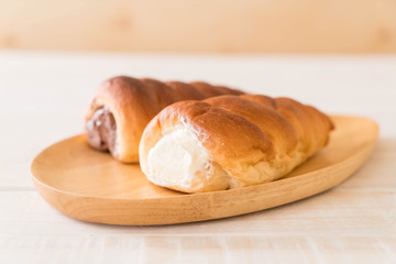 bread roll with cream