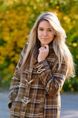 Naklejka premium woman portait in autumn park