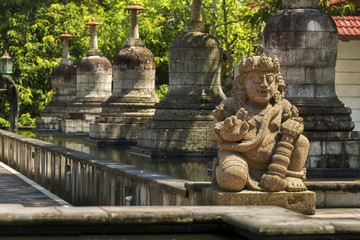 Fototapeta na wymiar Statues and stupas of Mendut temple