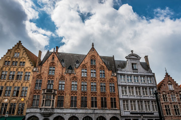 Fototapeta premium Immeubles de Grand-place de Bruges la Venise du Nord