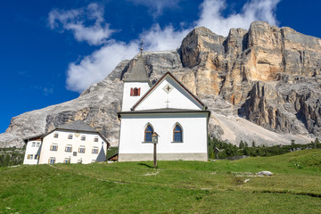 Fototapeta na wymiar Südtirol - Dolomiten - Badia - Heiligkreuzkofel - Rifugio St. Croce