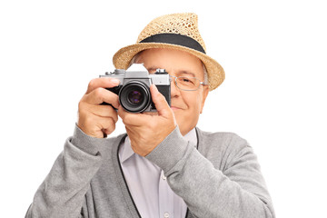 Obraz premium Man taking a picture with a camera