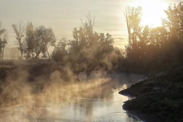 Obraz na płótnie Canvas Fog over the river