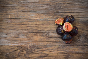 Fototapeta na wymiar figs sliced on wooden table