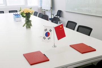 Fototapeta na wymiar Chinese and Korean meeting in the office