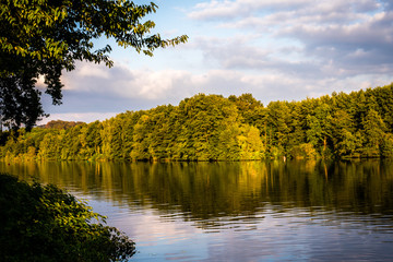 Fototapeta na wymiar Herbst am Fluß