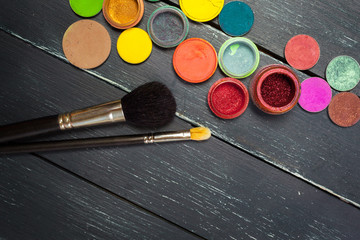 Makeup brushes and make-up eye shadows