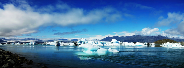 Lagoon Jokulsarlon, glacial lake and icebergs