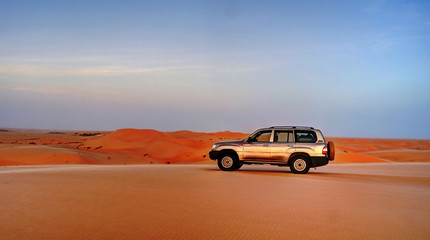 Fototapeta na wymiar Jeep at the top of the dune
