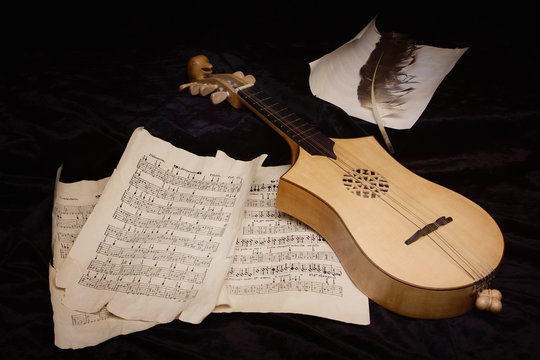 Renaissance lute (citole) with musical notes