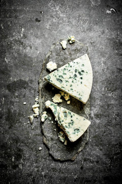 piece of French blue cheese .