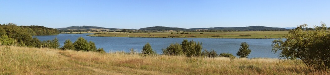 Fototapeta na wymiar panorama of lake
