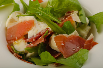 Salad with proscuitto, mozzarella