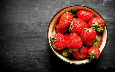 Ripe strawberries in a bowl.