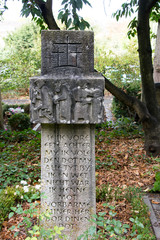 Steinkreuz mit Spruch