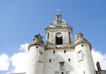Obraz premium Haut de la porte de l'horloge ou tour de l'horloge construite avant les tours de St Nicolas et de la chaîne afin de protéger la ville.