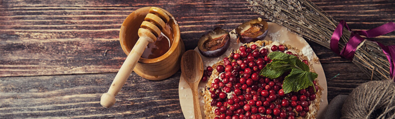 berry delicious bright honey cake