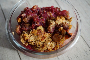 Vegan apple and berry crumble