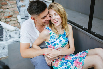 Naklejka premium Young trendy beautiful couple dating outdoors in city