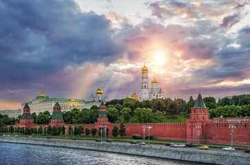 Obraz premium В столице облачно It`s cloudy in the capital