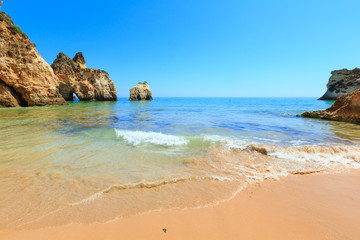 Fototapeta na wymiar Algarve beach Dos Tres Irmaos (Portugal)